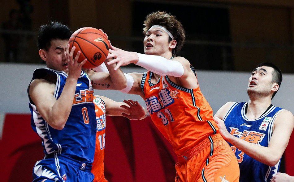 迪卡尼奥接着说：“我这么说并不是针对穆里尼奥、罗马俱乐部或其他任何球队。